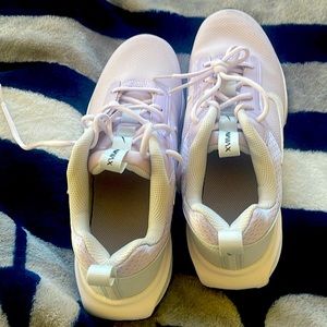 Purple Nike air max size 7y….never worn…I bought them and they are too big